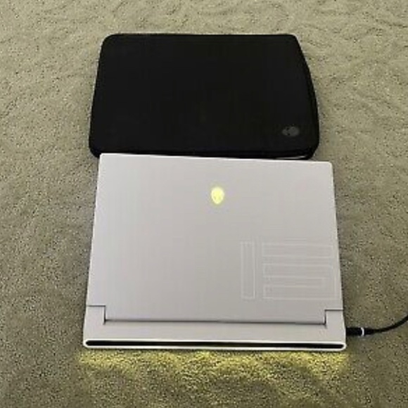 Alienware X15 R2 3080Ti - Picture 9 of 11